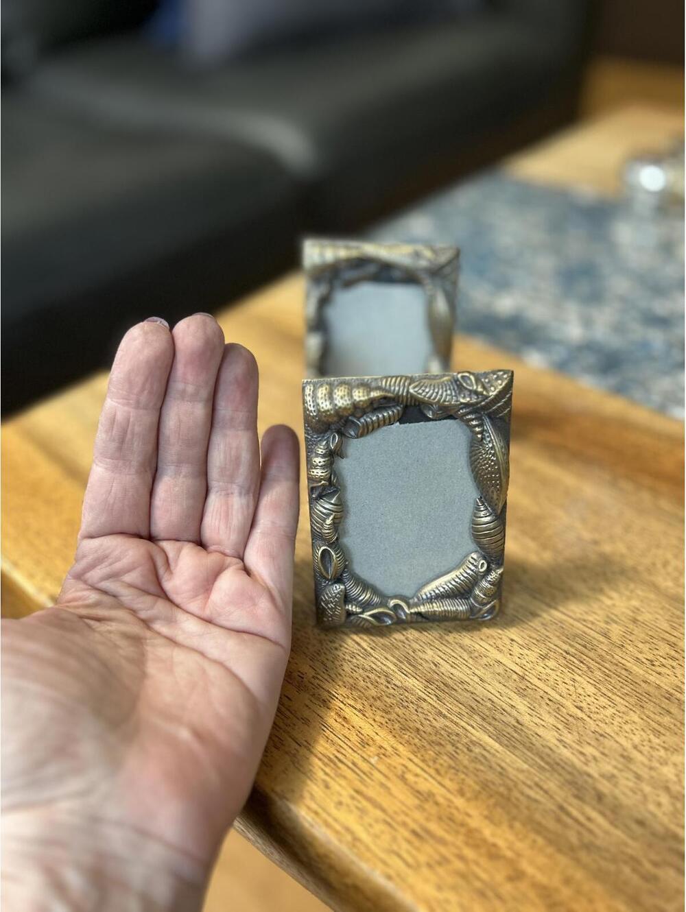 Decorative Metal Picture Frame with Shell Design - Picture 3 of 3